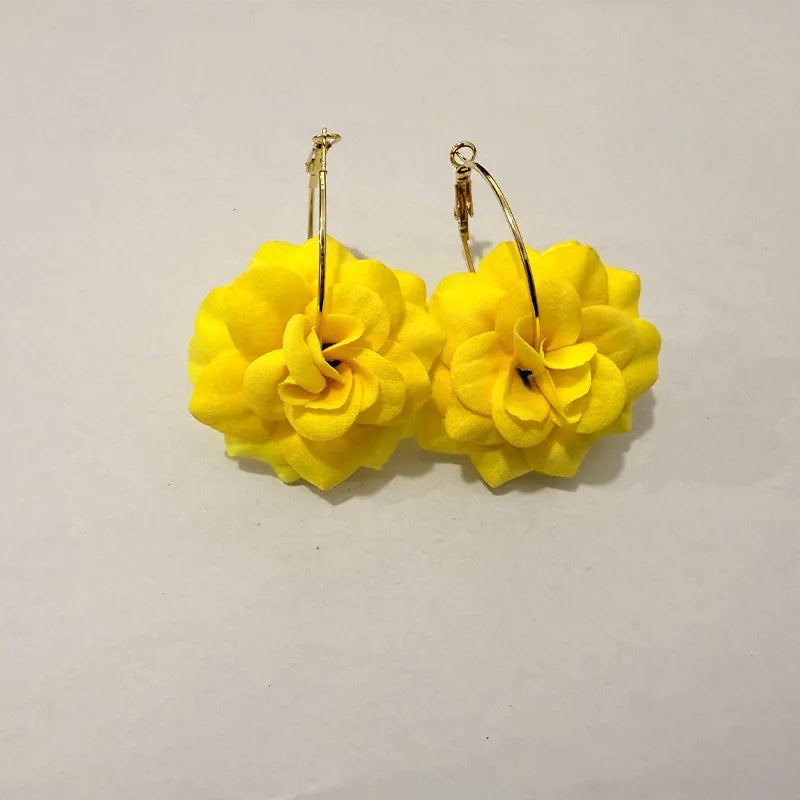 Boucles d’Oreilles Créoles Bohèmes à Grande Fleur – Style Vintage